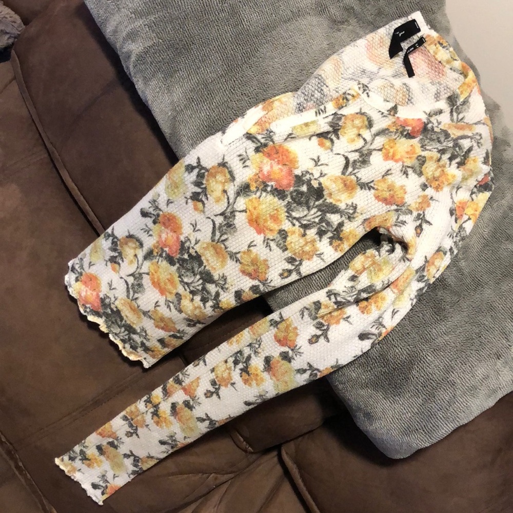 URBAN OUTFITTERS CROPPED LONG SLEEVE